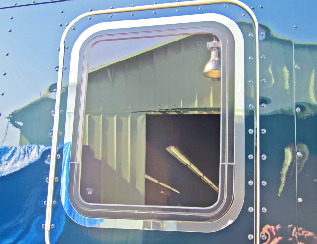 1 PR. W900 / W990 / T800 / T600 / T680 / T660 SLEEPER WINDOW SURROUND TRIM