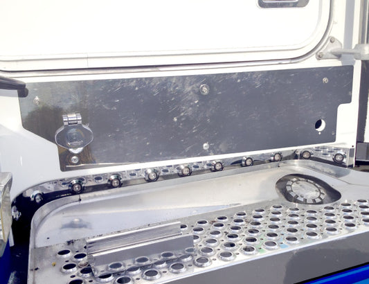 1 PR. T600 KICK PANEL TRIM