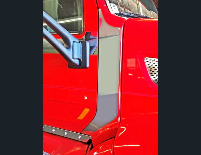 1 PR. HOOD DOOR DIVIDER TRIM - 579