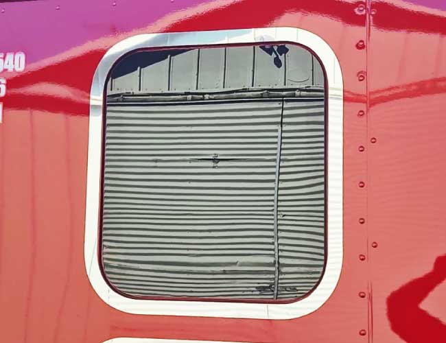 1 PC. SLEEPER DRIVER WINDOW SURROUND