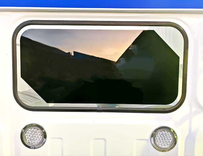 1 PC. DAYCAB REAR WINDOW SURROUND
